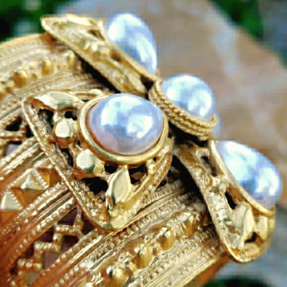 CONSIGNED* Ben Amun Lrg Etruscan Gold Pearl Cuff Bracelet - Picture 13 of 17